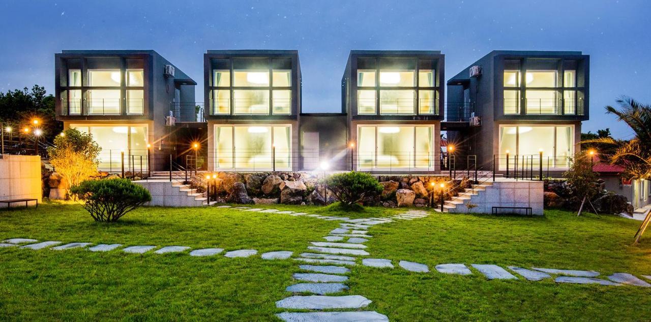 Donnaeko Pension Seogwipo Ngoại thất bức ảnh