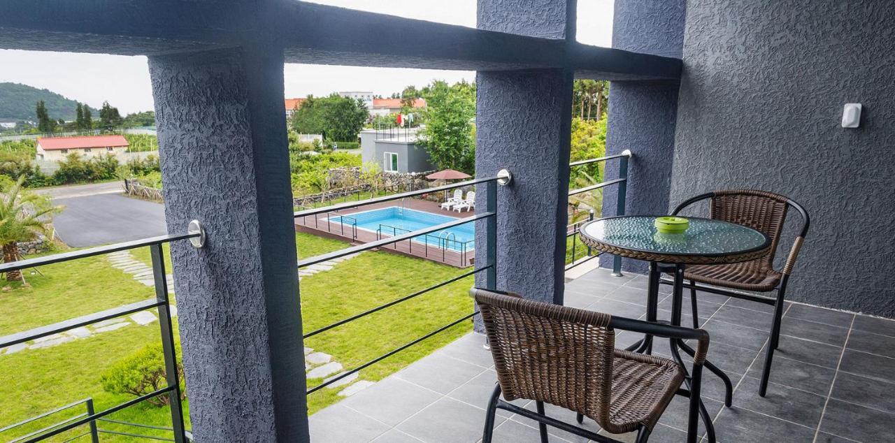 Donnaeko Pension Seogwipo Ngoại thất bức ảnh