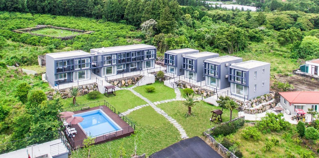 Donnaeko Pension Seogwipo Ngoại thất bức ảnh